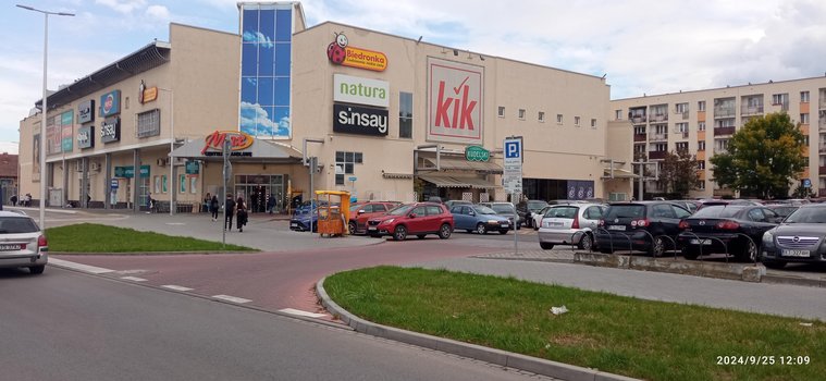 CH Max Tarnów ul. Szkotnik 1a-1