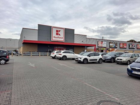 Kaufland Kutno ul. Wyszyńskiego 5-1