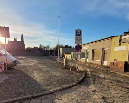 Parking przy Zieleniaku Turek ul. Legionów Polskic-1