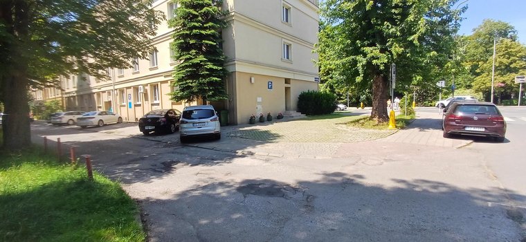 Hotel Iskra Rzeszów ul. Dąbrowskiego 75-2