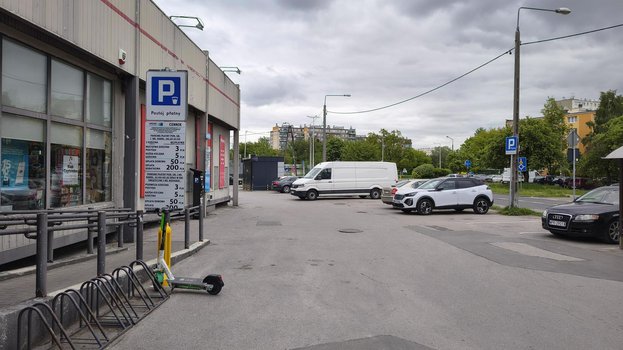 Carrefour Pruszków ul. Powstańców 44-1