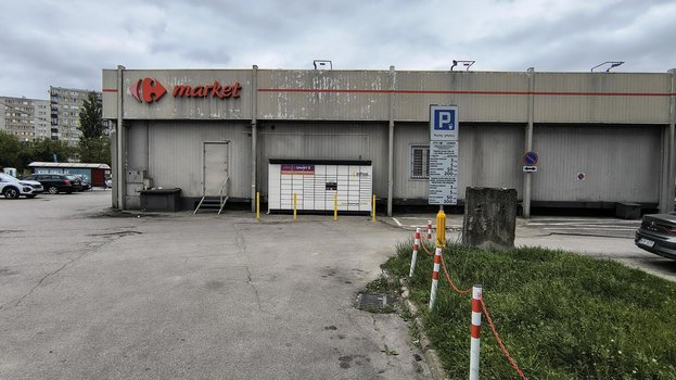 Carrefour Pruszków ul. Powstańców 44-3
