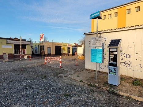 Parking przy Zieleniaku Turek ul. Legionów Polskic-4