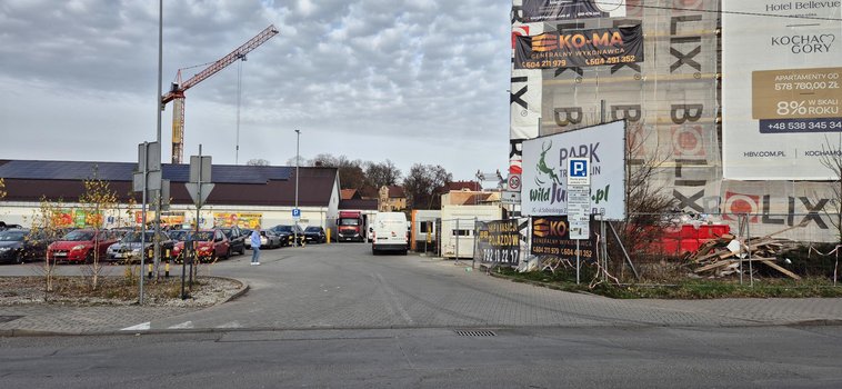 Biedronka Jelenia Góra ul. Sobieskiego 58-2