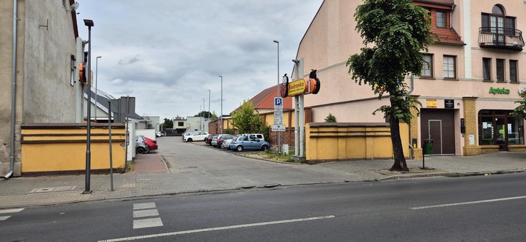 Biedronka Rawicz ul. Piłsudskiego 8-4