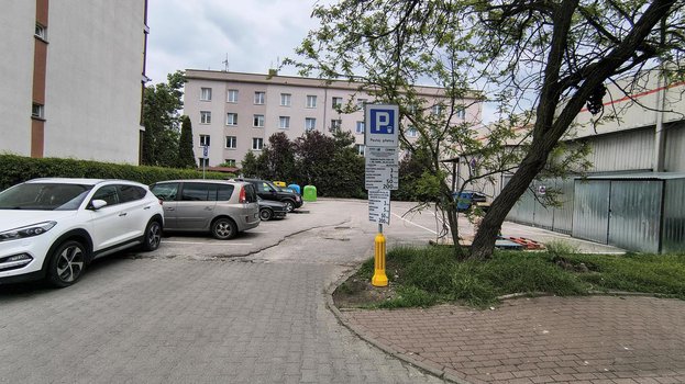 Carrefour Pruszków ul. Powstańców 44-2