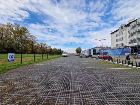 b.jpg CS Cascada Kraków ul. Szuwarowa 1-2