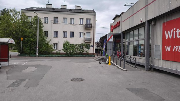 Carrefour Pruszków ul. Powstańców 44-4