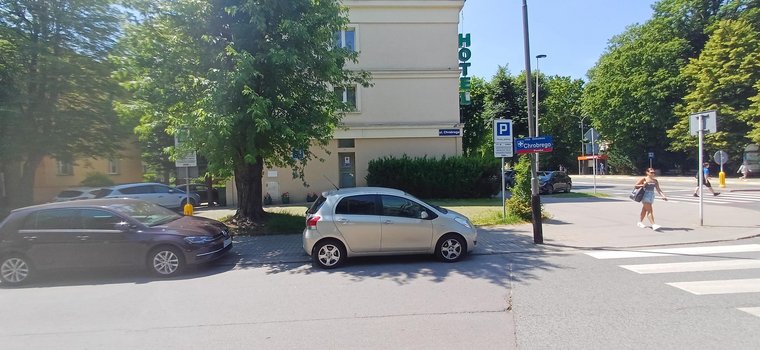 Hotel Iskra Rzeszów ul. Dąbrowskiego 75-4