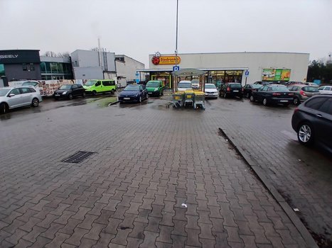 Biedronka Raszyn ul. Sportowa 1-3